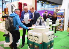 Hortus was at the IFTf with some extra attention on their solutions to spray foliage with spores instead of watering. "With foliar spraying, the drug is better absorbed by the plant itself. It makes the plant more resilient, stronger and gives it better growth." Monitoring the plants also allows very specific spraying.